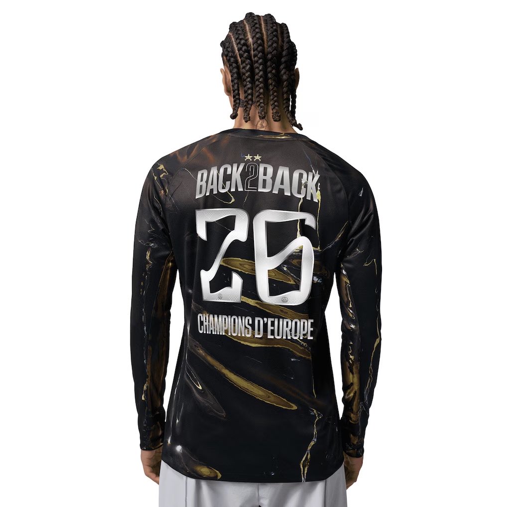 MookieBarbu's tweet photo. Ça vous dit de gagner le maillot Back 2 Back du PSG ? ⭐️⭐️ https://t.co/wQ88pzlB01