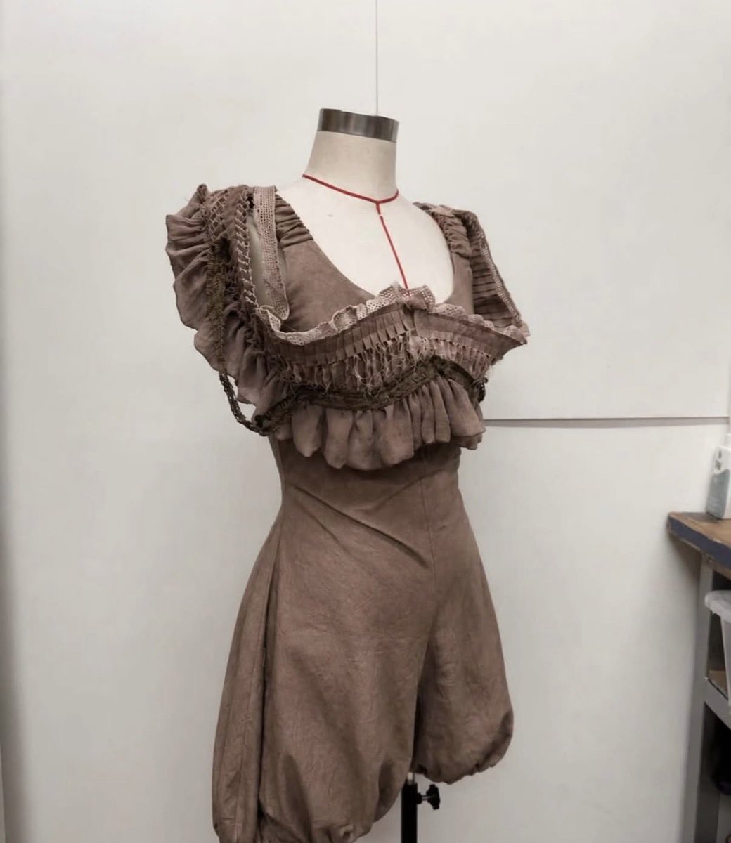 Blissinthebank's tweet photo. the Hades Tour dancers outfits have been revealed! https://t.co/WQaOIDzhhd