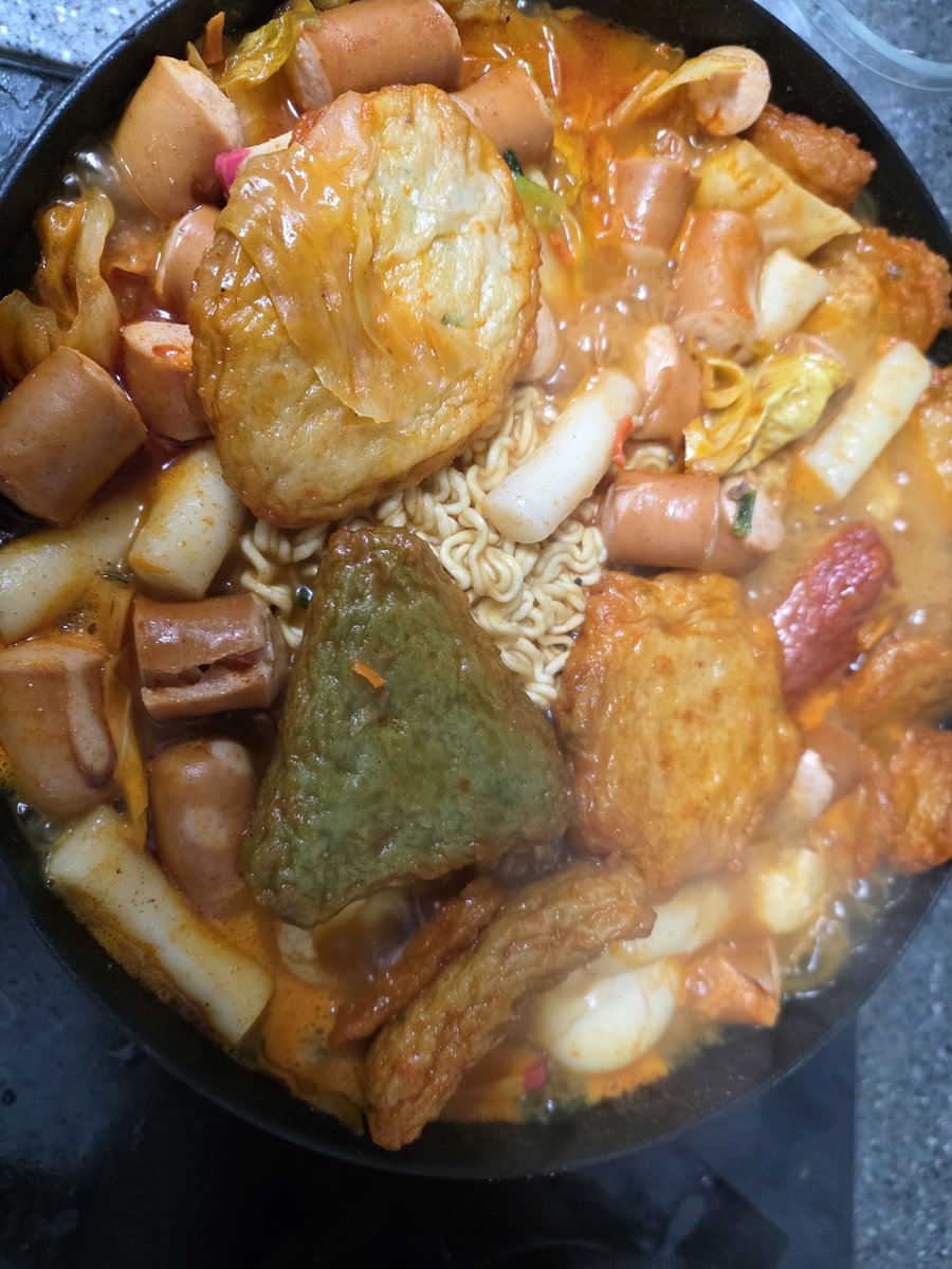 physicistHwang's tweet photo. 라볶이가 되었죠
잔열로 모짜렐라치즈 녹이기 https://t.co/mvxZBgFvND