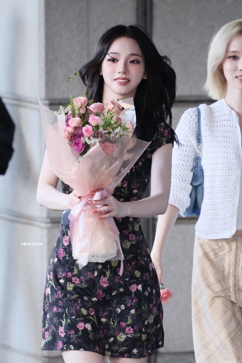 diamonds__411's tweet photo. 260605｜KBS 퇴근！🎉🎉🎉
 #aespa #aspa #에스파 #KARINA #카리나 https://t.co/0snca5nJ2k