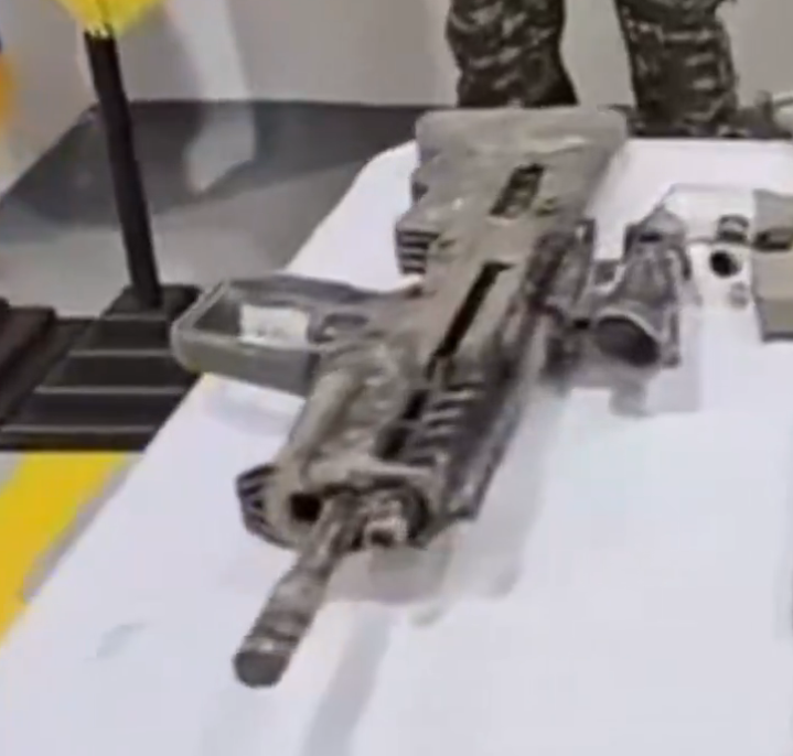 LatamSmallArms's tweet photo. #Colombia 🇨🇴 Armamento incautado en operaciones contra las disidencias FARC bajo el comando de Ivan Mordisco.

Entre el armamento incautado destacan un Tavor X95 del mercado civil norteamericano #USA 🇺🇸, y un posible AK-103 del las FANB #Venezuela 🇻🇪

https://t.co/j0LpSE6Fzd https://t.co/C5bgPVSVjY