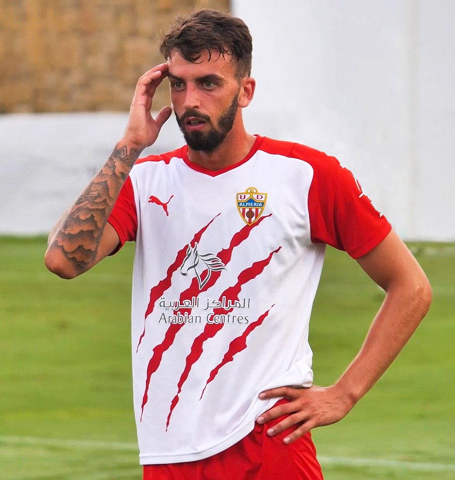 solofichajes123's tweet photo. El @Sporting se fija en Álex Centelles para reforzar su lateral izquierdo. Publica @elcomerciodigit que acaba contrato el 30 de junio con la @U_D_Almeria y gusta en Mareo como fichaje para la próxima temporada #SegundaDivision https://t.co/33EbMM9jiB