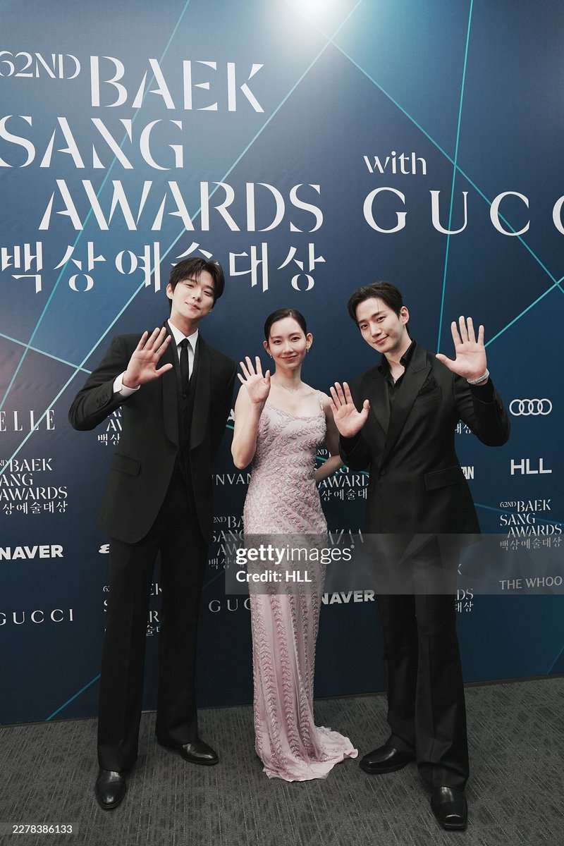 le2jh_vicky's tweet photo. 260527 gettyimages (Credit by HLL) 4️⃣
Celebrity Sighting at 62nd Baeksang Arts Awards with Gucci 

https://t.co/hdRXBTEwGT

260508 #이준호 #LEEJUNHO
#백상예술대상 #BaeksangAwards
#62회백상예술대상
#신현빈 #문상민 https://t.co/sKALcZ5g5O