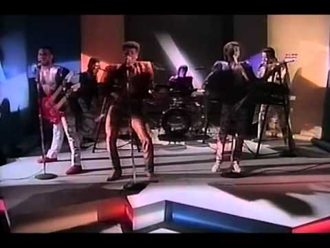 JohnBensalhia's tweet photo. You can see I'm single-minded, I know what I could Tweet.
How'd you feel about it? Come take a walk with me back in time to TOTP 40 years ago when Pet Shop Boys, Genesis, Nu Shooz and Cashflow made lots of money from record sales. https://t.co/1cw67xwi0X