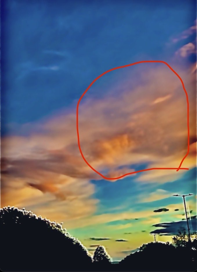 MEternalSpirit7's tweet photo. Enhanced and original from this morning 

Can you see the man wearing a hat with extended hand pointing his finger (sort of off centre to the right)

There is another being flying into his hand

Some small square pyramid open structure on left hand side https://t.co/czfDHAneDI