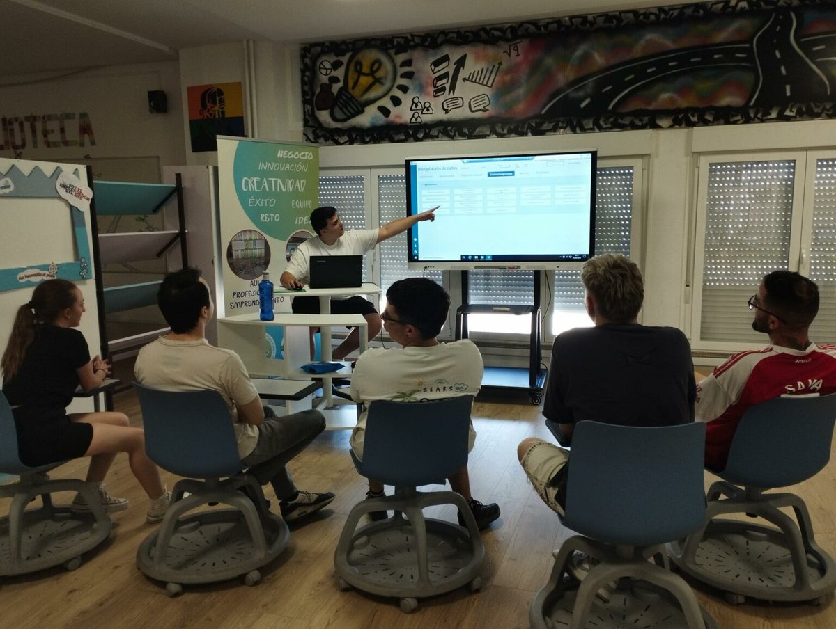 Ies_GPrieto's tweet photo. 🚚💻 El alumnado de 1º de Transporte y Logística ha finalizado una formación práctica con el ERP Epicor, trabajando con procesos reales de pedidos, inventario y operaciones logísticas

Una experiencia que refuerza sus competencias digitales y los acerca a la realidad del sector https://t.co/UvARtSKnVB