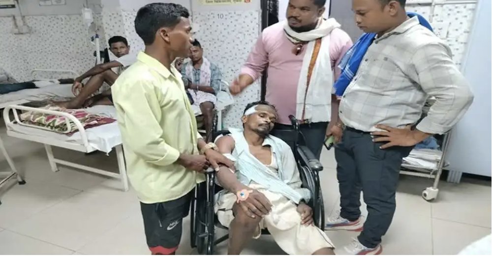 ChurchinChains's tweet photo. Last Sunday (31 May), between 25 and thirty Christians were injured, including a pastor and his pregnant wife, when a crowd of extremists attacked a worship gathering in Sadrapal, a village in #Sukma district in the central Indian state of #Chhattisgarh. An eyewitness reported that eight people sustained severe head injuries and that their condition is critical.
https://t.co/HxoFlxh9z6