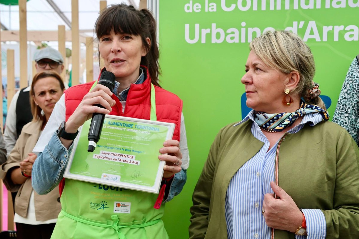 GrandArras's tweet photo. 📍Inauguration du Stand Bien Manger dans le Grand Arras à Terres en Fête 
🤝Des producteurs et restaurateurs locaux ont été mis à l’honneur 
✅Retrouvez-nous ce week-end pour des rencontres, des dégustations et des conférences https://t.co/tQ5hseqtng
