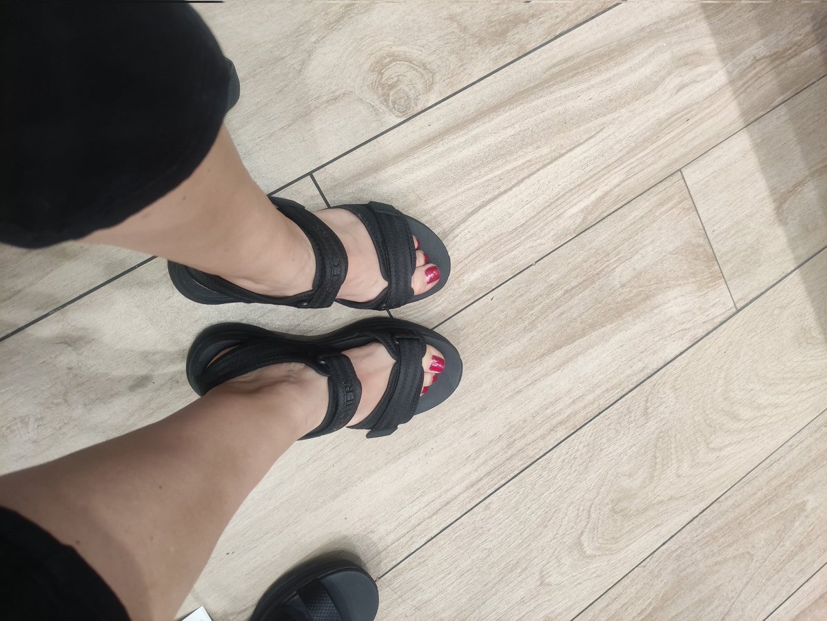 RebecaLady's tweet photo. Quién reembolsa? Pm

Feetfetish footfetish 
@rt_feet https://t.co/jx21KAH7Xg