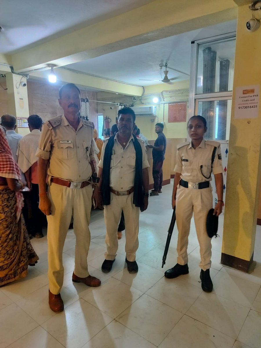 SaranPolice's tweet photo. वरीय पुलिस अधीक्षक, सारण के निर्देशन में जिला अंतर्गत सभी थाना द्वारा बैंक चेकिंग अभियान निरंतर जारी...
#SaranPolice #BiharPolice #BiharHomeDept #HaiTaiyarHum @bihar_police https://t.co/fq1XHjqRTY