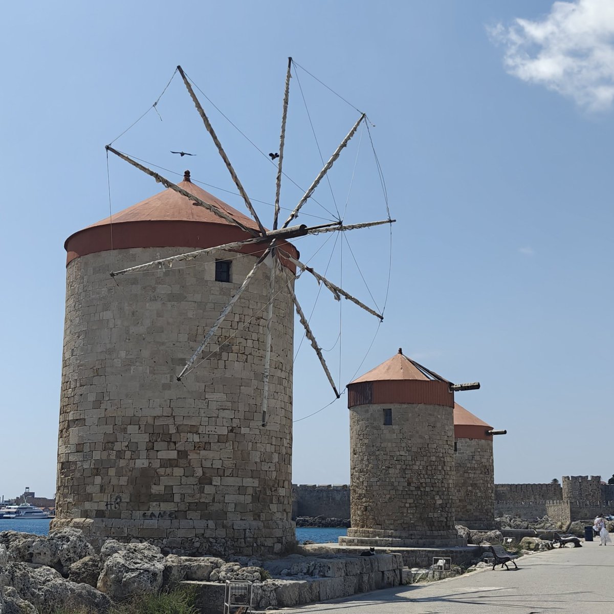 LucyDava's tweet photo. Beautiful Rhodes Town https://t.co/dH0AGWAPLM