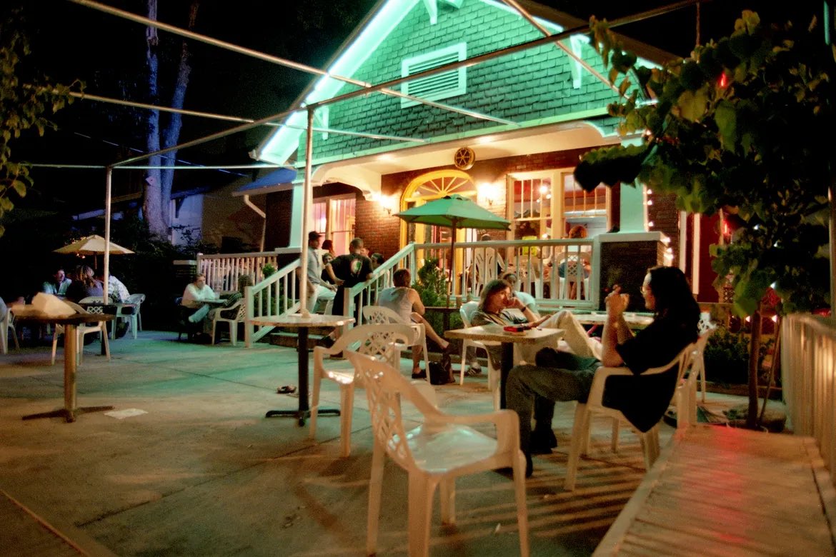 NashExperience's tweet photo. Patrons are enjoying the late night outside of the Café Coco at 210 Louise Avenue off Elliston Place June 28, 1997.  
-
Peyton Hoge / The @Tennessean https://t.co/8CV70BBoAh