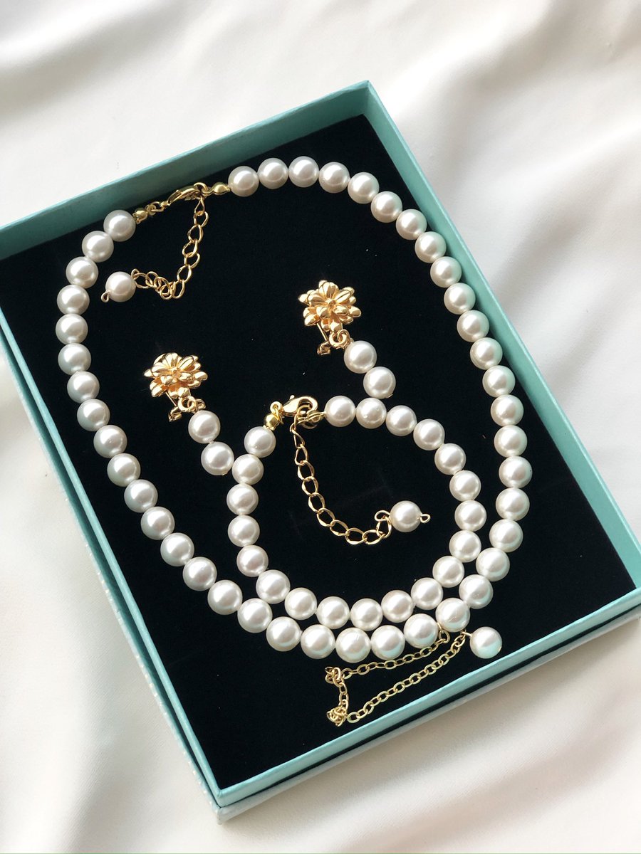 moladelagos's tweet photo. Dangling pearl set
N23,000 https://t.co/qfwLFb6R9Y