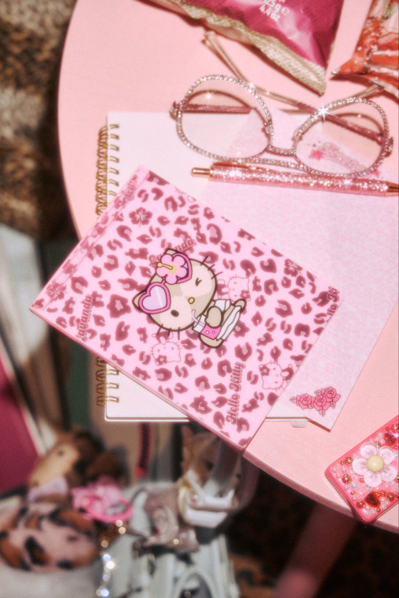 LAVANDAjp's tweet photo. もぅすぐ販売開始だょ〜🎀💕
まぢで秒読みだヵﾗ💖

#LAVANDA
#HelloKitty
#平成ギャルは集合〜🙋‍♀️💕
#激ヵヮ案件💖 https://t.co/OZlW4GN96c