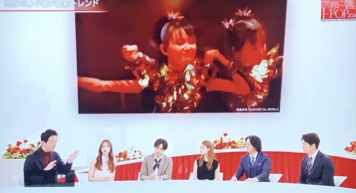 tmkmtl's tweet photo. きのうの番組。
世界で活躍アーティストの紹介で数秒。
ライターさんのお話に出たのでこれも数秒映ったね😙

このタイトルの番組で無視されないだけマシだけど、
少なかったなー😓 https://t.co/Edhgm0ffSo