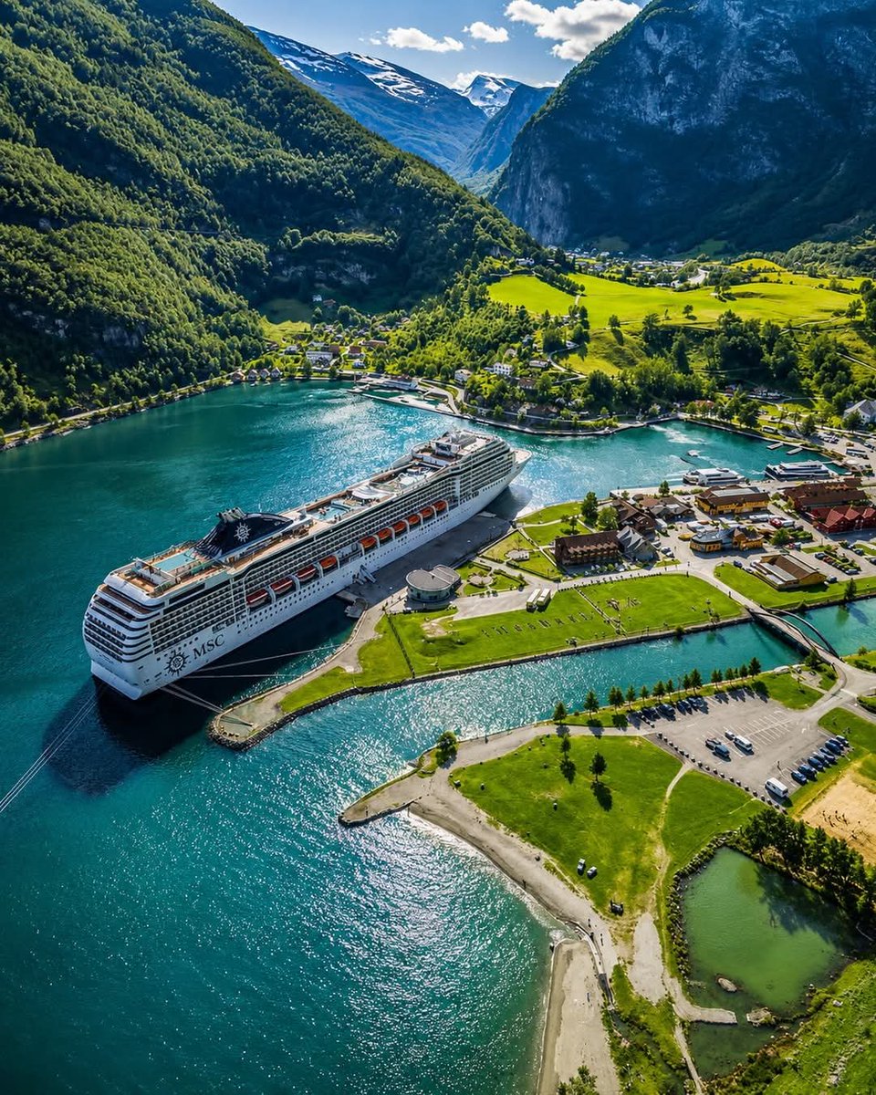 PrettyCitiesX's tweet photo. Aurland, Norway 🇳🇴 https://t.co/iZok9eQb3N