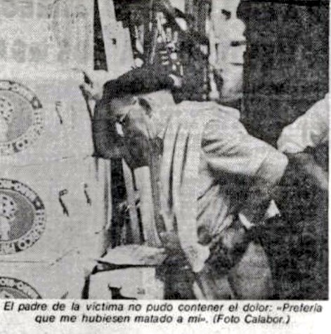 CarlosDeUrrecha's tweet photo. "Rafael en mitad de un gran charco de sangre y su hijo de 17 años de rodillas junto a él"
D. Rafael Vega Gil asesinado con 6 balazos, 4 en la cabeza, en Santurce por los cobardes de ETA

"Su viuda se suicidó 3 meses después tirándose de un sexto piso"
https://t.co/eGv0ZEnl1K https://t.co/wy2p4jW2L4