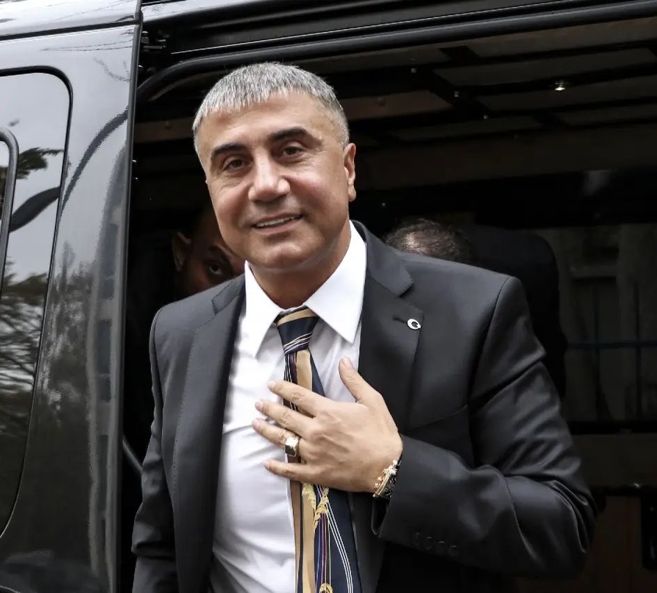 Bozkurt_fc's tweet photo. Bir vatandaş daha; erkek evladına SEDAT PEKER ismini koydu, kız evladına ÖZGE MERYEM PEKER ismini koydu.

Saygıdeğer Büyüğümüz,Babaların Babası,Kıymetli Reisimiz. Oğlan Babadan Öğrenir Meclis gezmeyi, Kız Anadan Öğrenir Sofra Yazmayı.                                        Erkek Evladımızın Adını SEDAT PEKER,Kız Evladımızın Adını ÖZGE MERYEM PEKER koyarak bir Ömür Sizin ve Değerli Ailenizin  Şerefli Adınızı Taşımalarından Onur ve Gurur Duyacağız.İnşaallah Sizin gibi Aile Değerlerini Bilen,Vatanına Milletine Bayrağına Bağlı Mazlumun Yanında Zalimin Karşısında Birer Evlat olurlar. SAYGILARIMIZLA.
🇹🇷🇹🇷“BİR UMUTTUR YAŞAMAK”🇹🇷🇹🇷