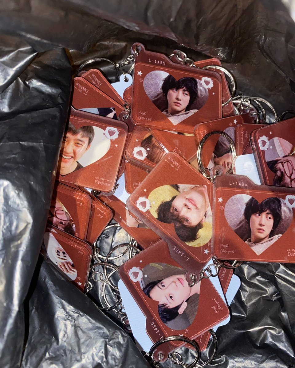 gabuttaja716412's tweet photo. Freebies EXhOrizon Jakarta Random keychain

 🗓06-07 Juni 2026
📍 Indonesia Arena
⏰️ TBA

how to claim : 
- find me &amp; say "Hai"
- like &amp; RT are appreciated
- kindly tag me if you got it

See u EXO-L!!! https://t.co/GYxbV1n8vV