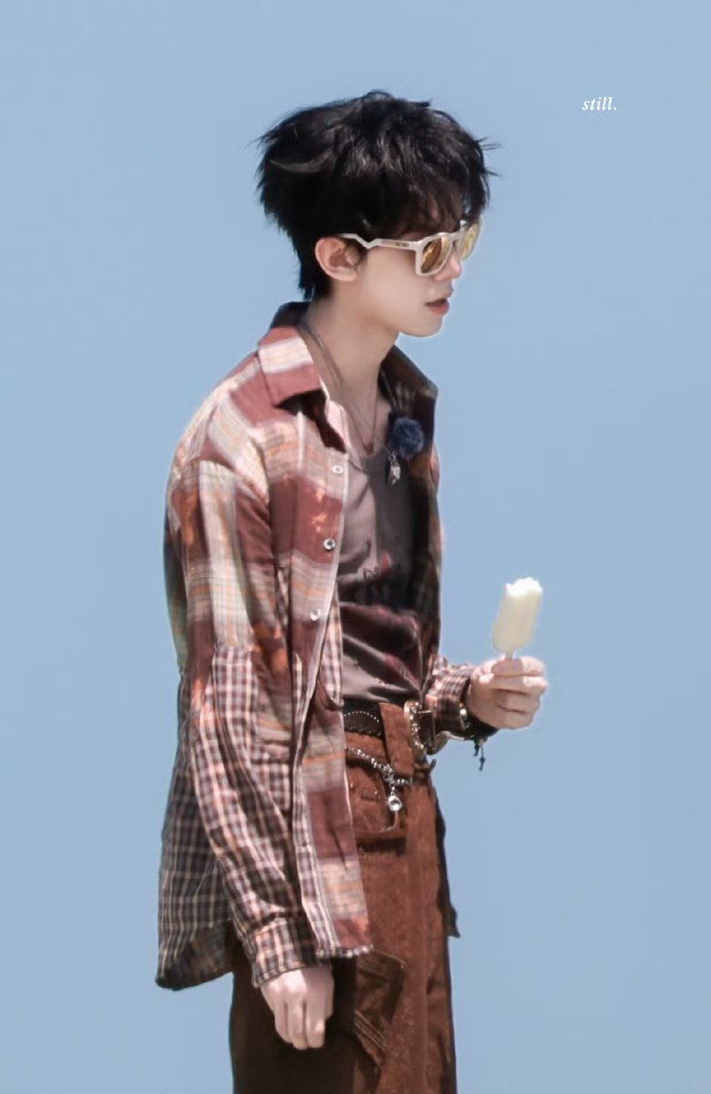 llleft_0522's tweet photo. 算了老婆这么漂亮坏点就忍吧，他都嫁我了大不了草一顿就好了 https://t.co/OJ3B9YZAyI