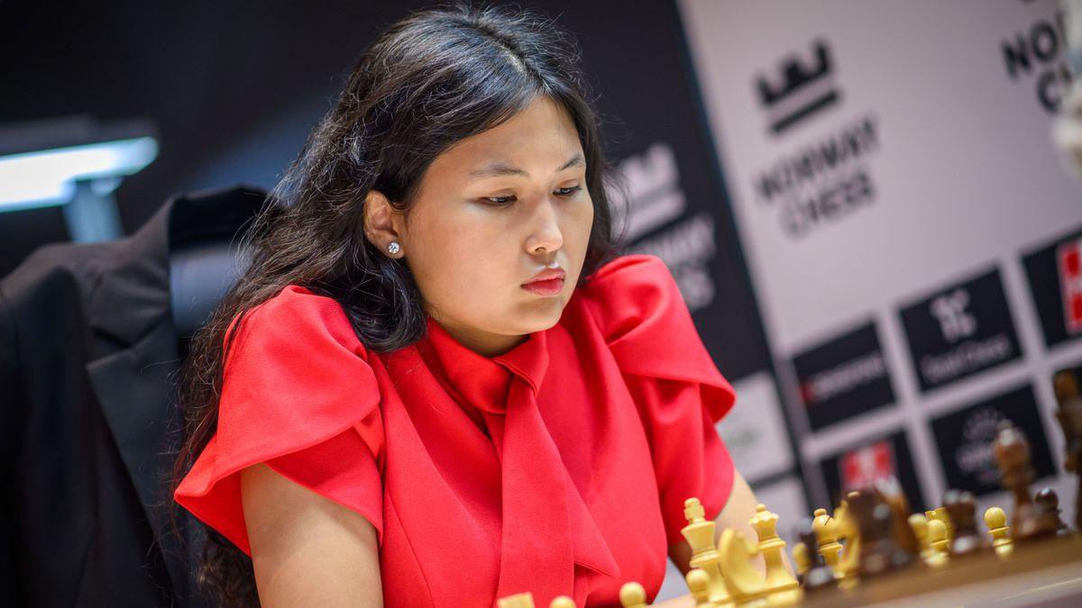 kazembspain's tweet photo. ♟️ ¡Una victoria histórica!

Bibisara Assaubayeva se convirtió en la primera ajedrecista kazaja en ganar el prestigioso torneo Norway Chess. Con un empate en la penúltima ronda, aseguró el título de manera anticipada con 16,5 puntos.

¡Felicidades por este extraordinario logro! https://t.co/y6oHAVrz0l