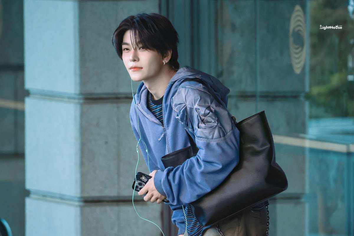 311_LightHouse's tweet photo. 260605 퇴근

#씬롱 
#허씬롱 
#XINLONG 
#鑫隆
#贺鑫隆 
#シンロン  
#ホーシンロン  
#알파드라이브원      #알디원  #ALPHADRIVEONE         #ALD1 https://t.co/qxr4UikfHY
