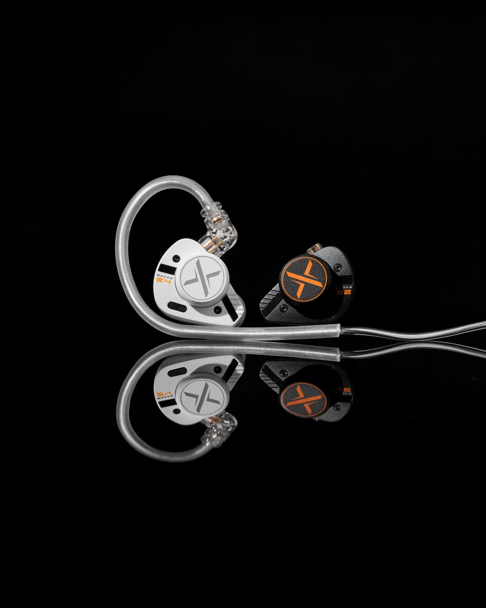 ooopusX's tweet photo. Either black, or white.

When Op.24 and Op.22 appear together,
black and white
reconcile within the same design.

#HiFi https://t.co/xljo67Rt0P