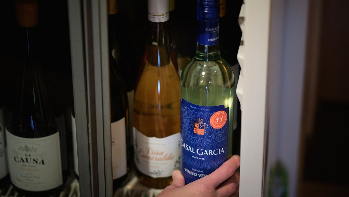 odoru_wine's tweet photo. 冷たいワインがおいしい季節ですね🥂

今回の『ツレヅレハナコのワイン日和』は「さわやかなワインを楽しむ夏が来る！」。

ハナコさん（@turehana）が感じる、蒸し暑い時期ならではの美味しいワインの楽しみ方を綴っていただいています◎ https://t.co/Fr8CmKEBtd