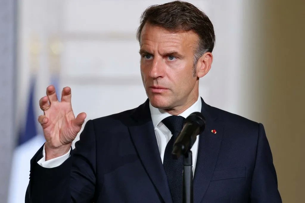 CerfiaFR's tweet photo. 🇫🇷 FLASH | « On ne peut pas accepter ce qu'il s'est passé », estime Emmanuel Macron concernant la disparition de Lyhanna et les dysfonctionnements de la Justice. https://t.co/UQlnMigz1j
