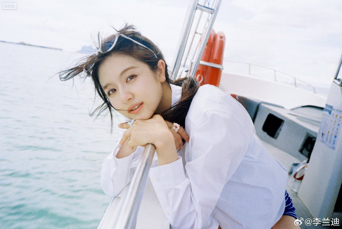lilandiary's tweet photo. 🧸260605 | Li Landi Weibo Update. (4/5)

The ocean breeze softly brushed against me.

🫧💙🐚🪼

#LiLandi #李兰迪 https://t.co/MkmCiioo9J
