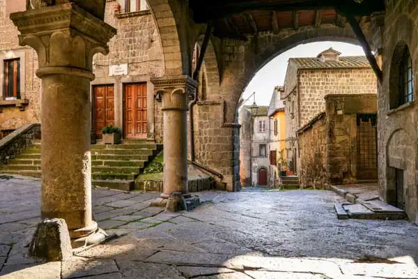 thealepalombo's tweet photo. Viterbo, Italy, is very underrated: 1.5 hours from Rome, small, but large enough. You can find nice villas in the area in the €450K range.

Probably because people either pull north for Tuscany or south from Rome, somehow nobody stops here. You'll find a very authentic place, not flashy but genuine.

If you are looking at Orvieto or Bolsena, check also the "viterbese".

I even have family members in Viterbo doing construction, but for some reason it's not an area of Italy usually talked about, and I keep forgetting it myself.

I am starting to get traction on YT and the insights I receive are incredible, someone pointed me to this. I double checked: nice houses in the €500K range are easy to find, and new constructions at €650K are objectively very nice.

Quiet and calm, but honestly, I'd consider it.