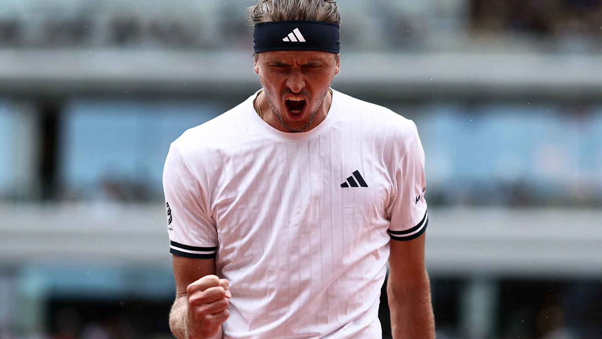 SaqueYVolea100's tweet photo. 🇨🇿 Mensik 🆚 🇩🇪 Zverev 

📈 Ranking: 27 🆚 3

Set G/P: 15/5 🆚 15/1

🏆 Este año: 1 🆚 0

⚔️ H2H: 0-1 https://t.co/TpwhVNXChi