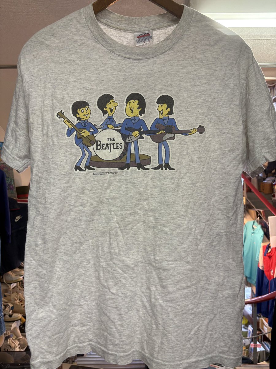 kumitakeh's tweet photo. EAD松江店新入荷商品です♪
26.6.5
ビートルズのアニメ柄のTシャツです♪
ビートルズよアニメのキャラクター柄は中々無いオススメ柄です♪
アメリカ製。

メイドインホノルルのコットンアロハです。
1960年代頃でコットン製は着やすく https://t.co/AmVdFOotBn