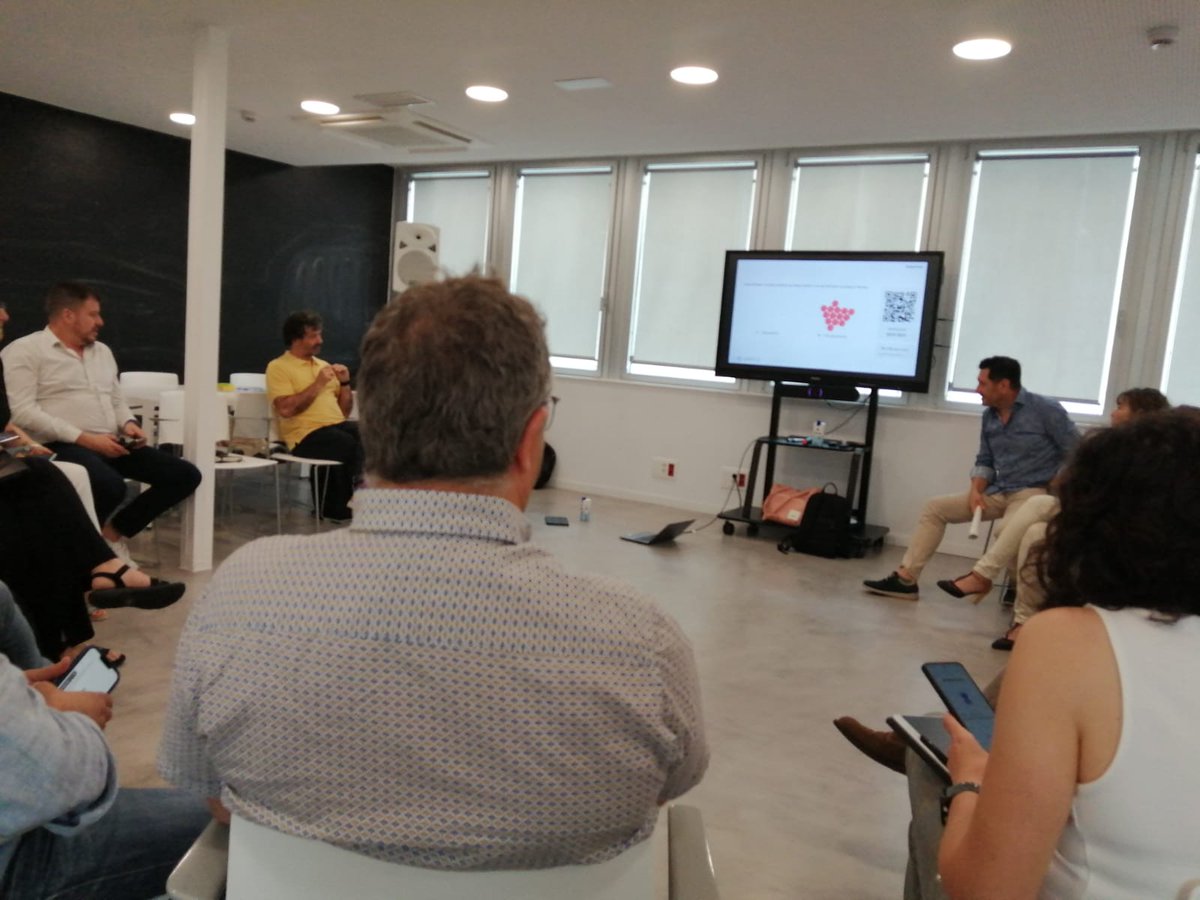 eidossocial's tweet photo. Avui estem a @stboi compartint experiències per posar en valor la importància de les dades i com tractar-les.
#techcities https://t.co/H4MmhS4S1U