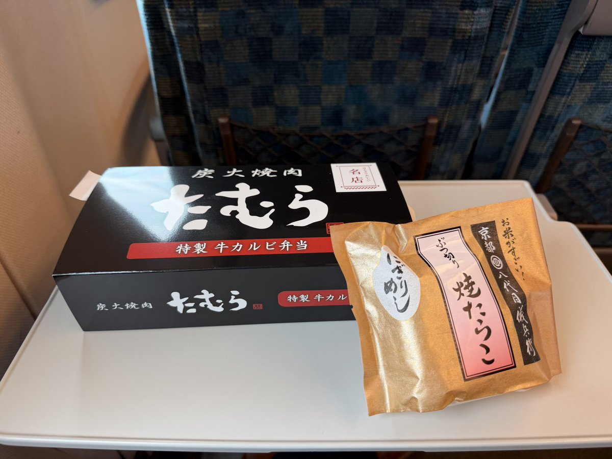 ERGAIBR's tweet photo. 指定は満席だったけど自由席はガラガラだったね https://t.co/b0sZiYzZwj