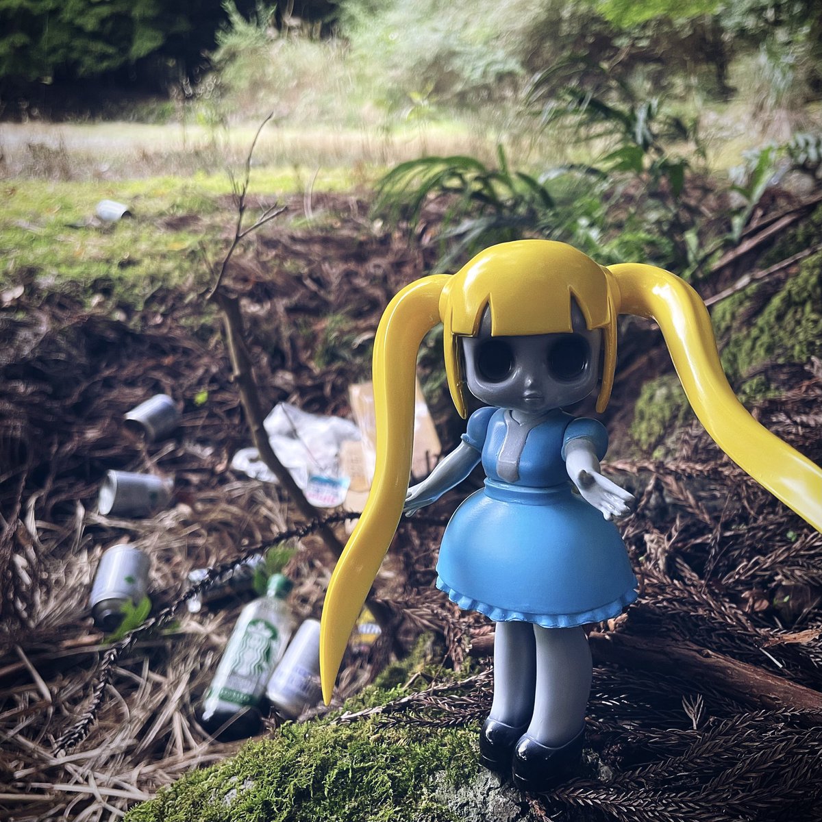 nairo135's tweet photo. 私だけが悲しいんじゃない
無慈悲に捨てられた廃棄物もこの場所も
全部悲しい

悲しくないのはあなただけ

#暗黒エンターテイメント
#ソフビ
#sofvi https://t.co/cHJIPTvDFG