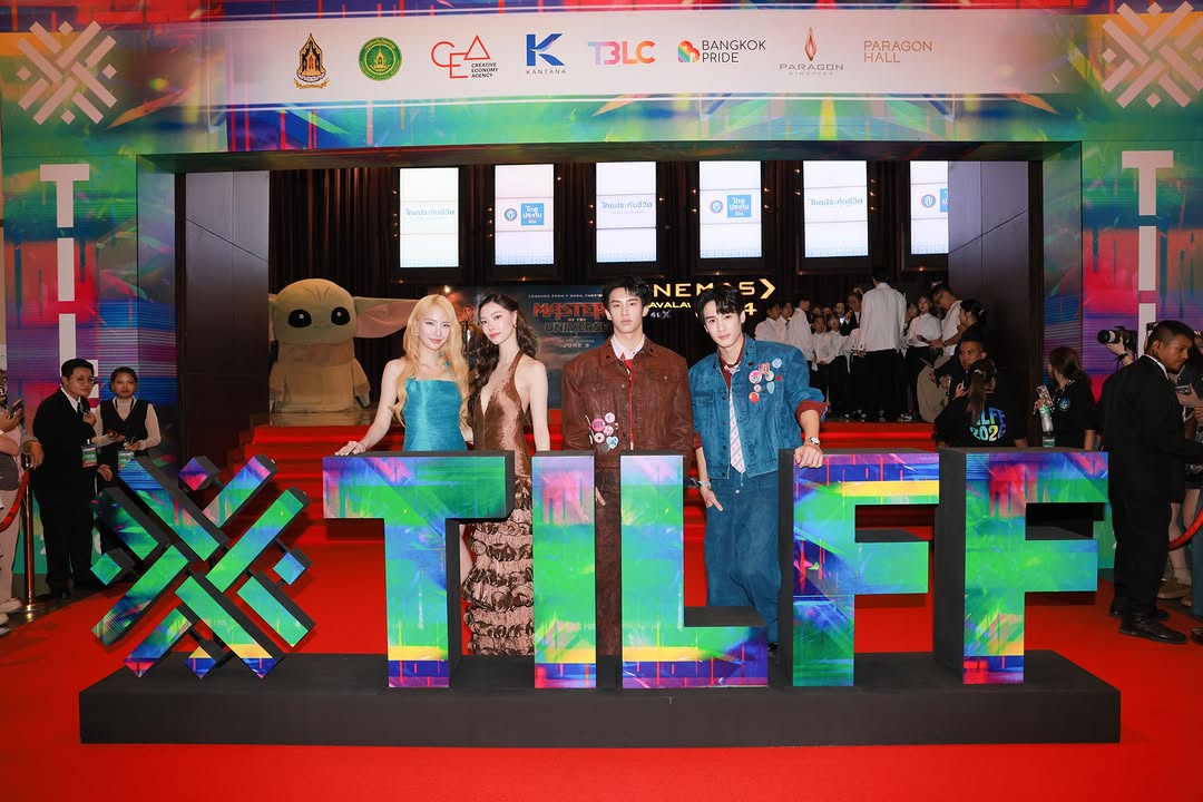 SurfJavaItaly's tweet photo. 📆: 05.06.26    

IG—gmmtv

🇮🇹: Jan Jingjing e Surf Java hanno partecipato al Thailand International LGBTQ+ Film &amp; TV Festival 2026 al Siam Paragon. 🏳️‍🌈✨

@swensurf @javabh28
#surfjava #swensurf #javabh #TILFF2026xSurfJava https://t.co/Yz0VJmEat2