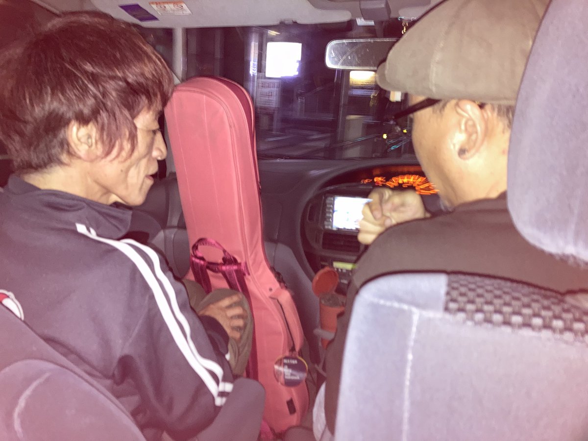 wasuretemotels's tweet photo. 吉祥寺プラK公演最高の盛り上がりとなりました！！
吹き荒れる後輩風の嵐！！笑
沢山のご来場ありがとうございました🔥

帰りはトモフスキー先輩を乗せてのミッドナイトドライブ（意外と家が近所なのでした…！）

また絶対にやりましょう！！ https://t.co/zBvjo386Wc