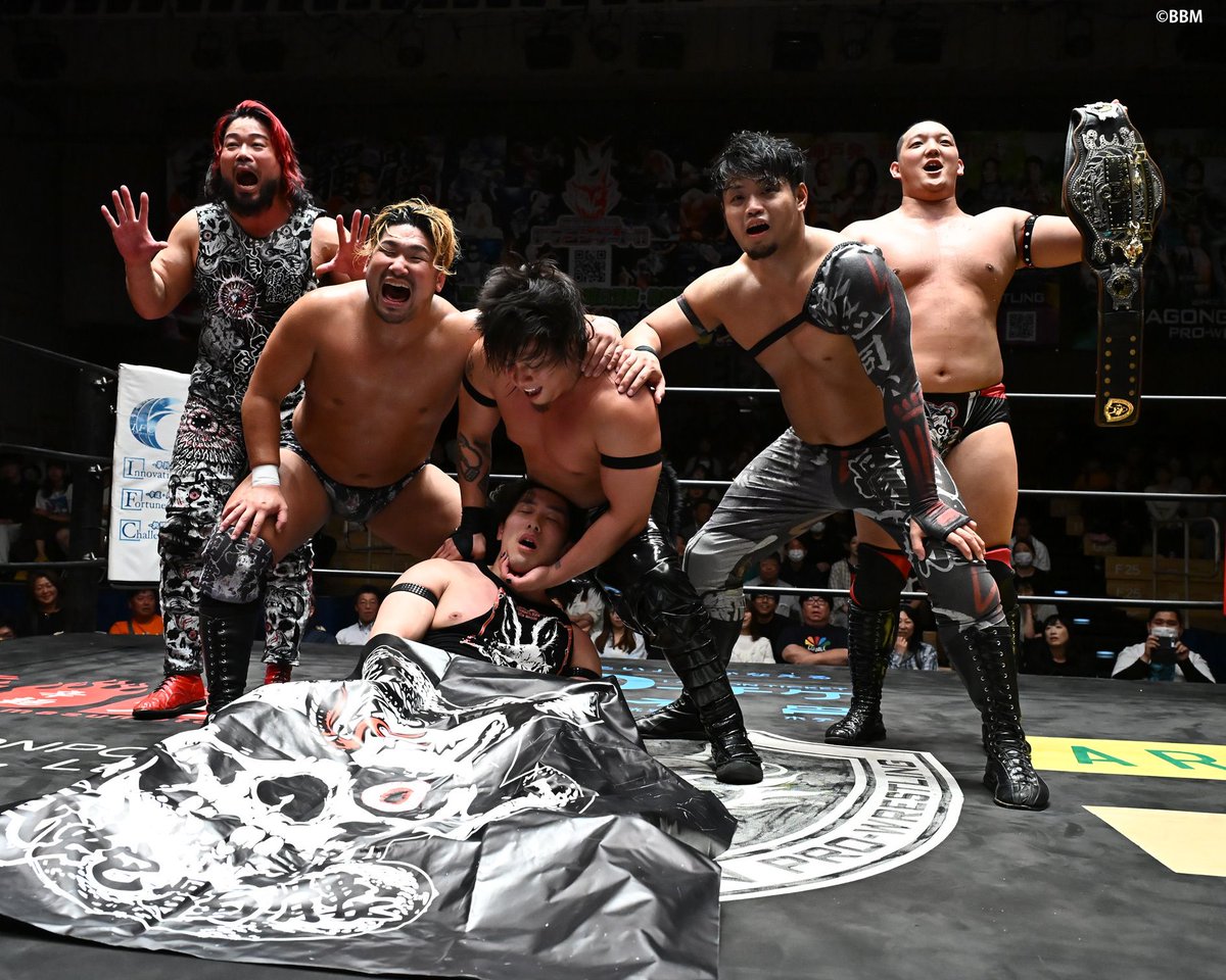 shupromobile's tweet photo. 【週刊プロレスmobile】箕浦、「我蛇髑髏」から追放！　シエロがドリーム挑戦表明、異議となえるKzyと7・2後楽園で次期挑戦者決定戦へ。良弥は土井を退けブレイブV11達成…DRAGONGATE後楽園2日目詳報
https://t.co/uLHqG64xh4
#週プロモバイル #DRAGONGATE https://t.co/wR7TBoS6Ih