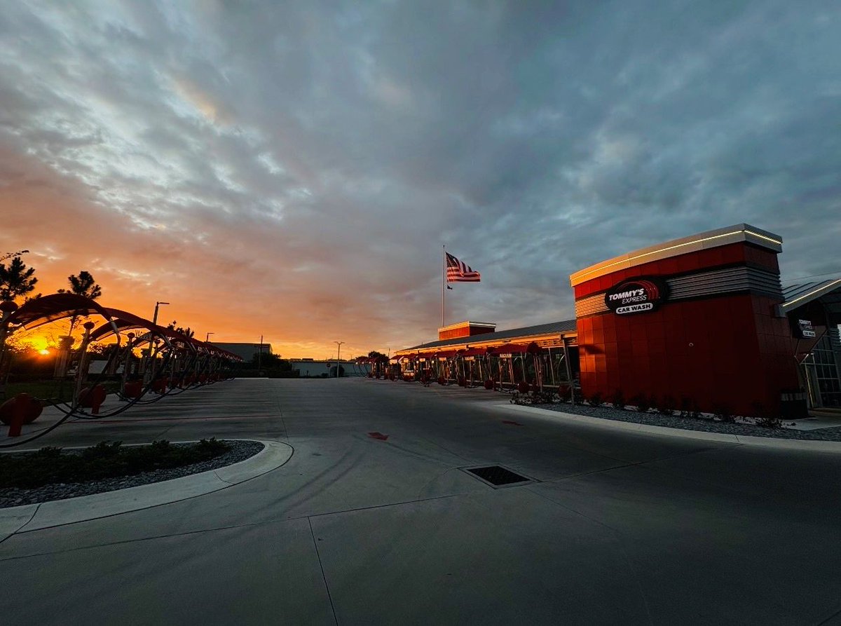 tommys_express's tweet photo. Great view of our location in Palmetto, Florida! https://t.co/5lgRxJaGxJ