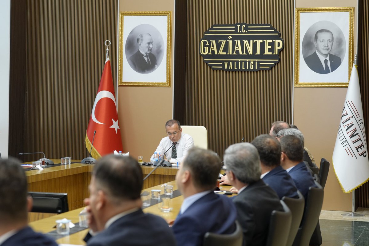 gantepvaliligi's tweet photo. Valimiz Kemal Çeber başkanlığında, ilgili kurum amirlerinin katılımıyla "Okul Güvenliği ve LGS Tedbirleri Değerlendirme Toplantısı" gerçekleştirildi.

Evlatlarımızın güvenliği ve LGS’nin huzur içinde geçmesi için tüm tedbirlerimizi titizlikle gözden geçirdik. 🏫📝 https://t.co/RYmcLkV5Xn