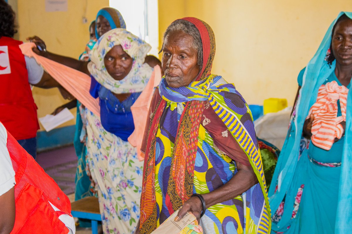 IFRCAfrica's tweet photo. At the Kouchaguine-Moura displacement camp in eastern #Chad, more than 500 households have received cash assistance to buy food.

With support from @IFRC, Chad Red Cross (@CroixRougeTchad ) teams are on the ground supporting families fleeing Sudan https://t.co/77RE8loPrs