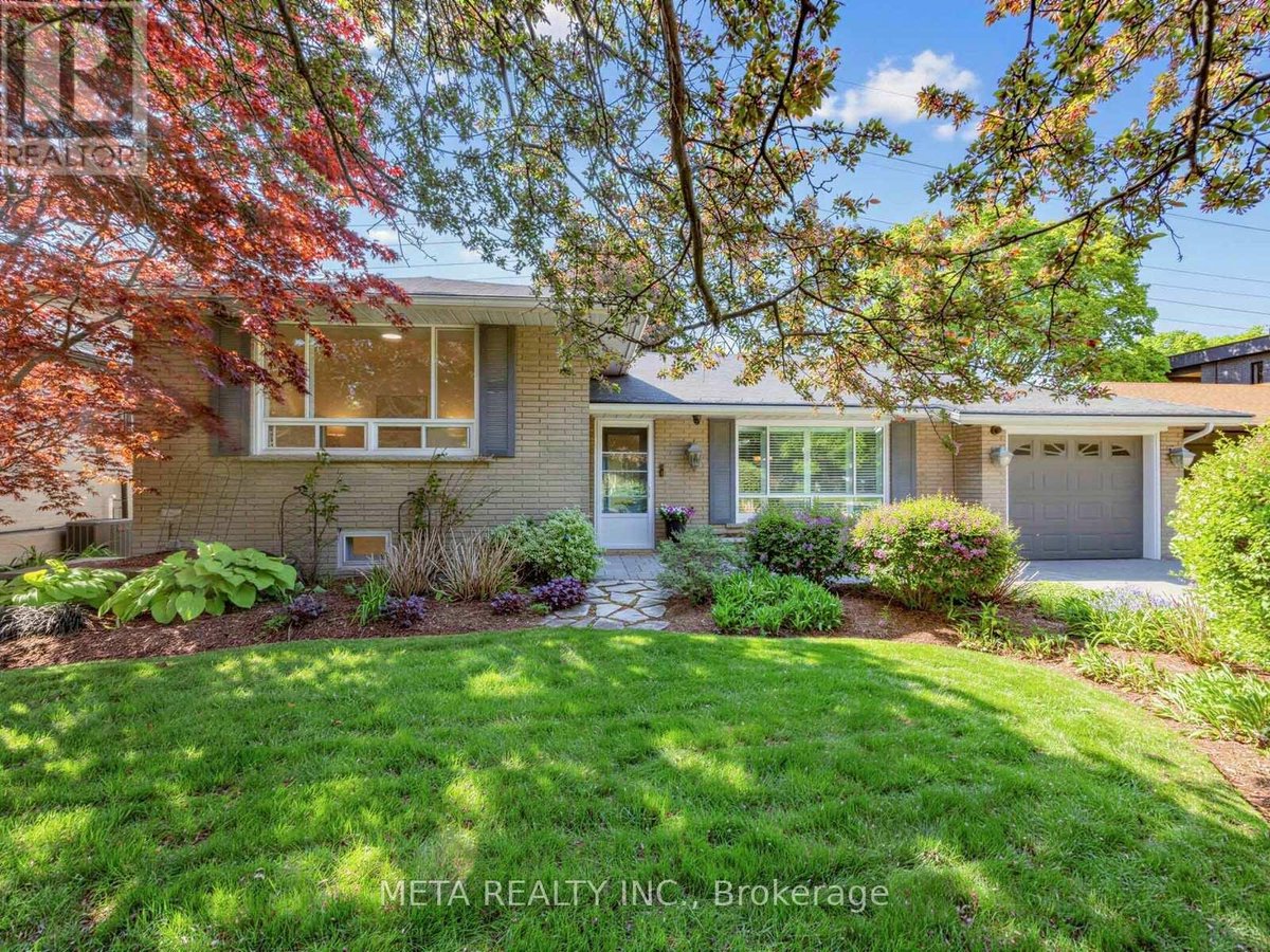 905hub_'s tweet photo. The former Mississauga home of KFC founder Colonel Harland Sanders has been listed for sale at $1,499,999. 

Sanders moved to Mississauga in 1965 to oversee his Canadian franchises after selling his U.S. interest in the company to investors in 1964.

He lived in the modest bungalow at 1337 Melton Dr., near Dixie Road and The Queensway, with his wife Claudia until his death in 1980.