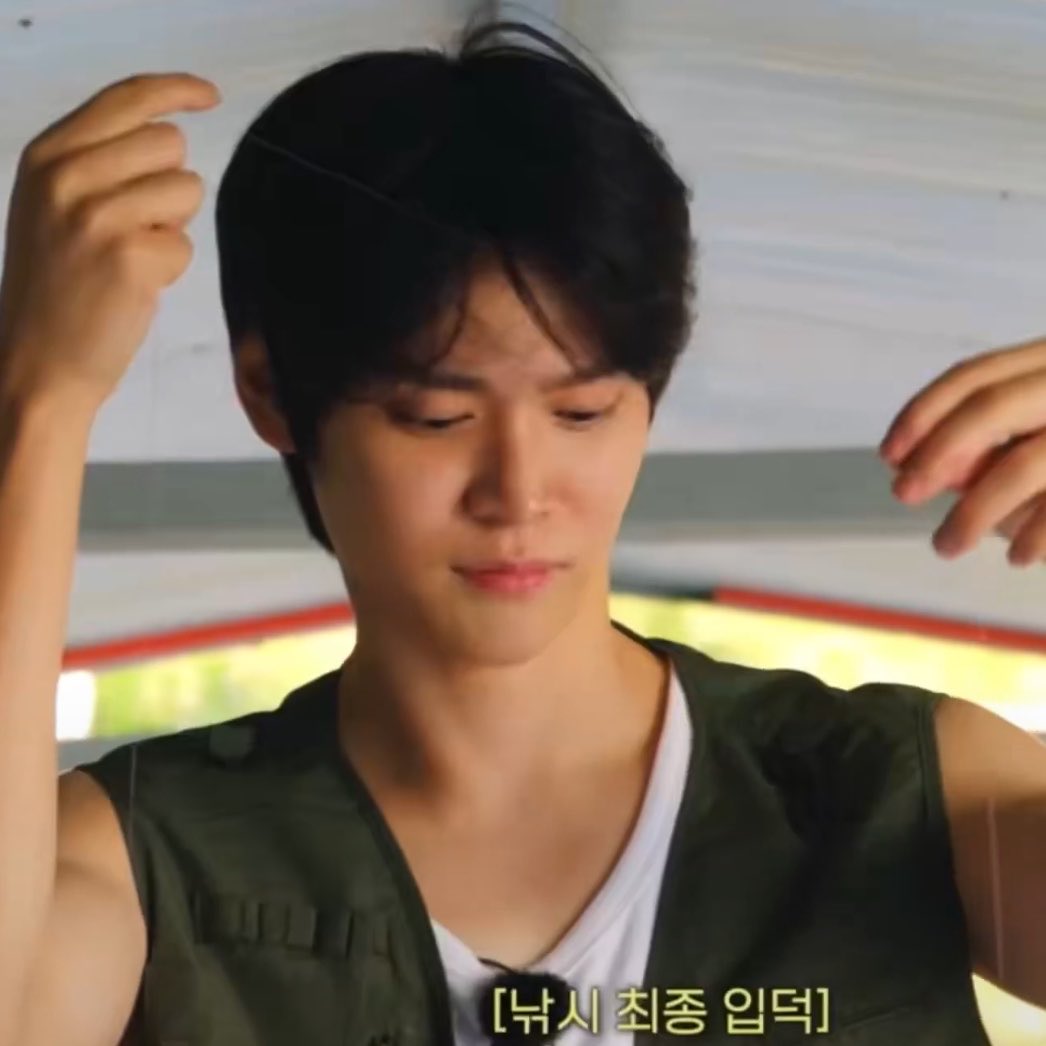 eunseokcloud's tweet photo. those rosy apple cheeks and that kind of handsome face are definitely worth admiring 🥺 https://t.co/lPDO6DUKSA