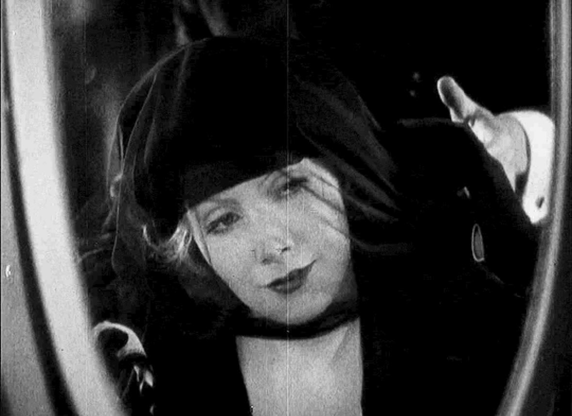 vintageminii's tweet photo. favourite film per decade

20s: flesh and the devil 
30s: ninotchka
40s: gaslight
50s: sunset boulevard 
60s: persona
70s: die bitteren tränen der petra von kant
80s: fanny and alexander
90s: la cérémonie
00s: the piano teacher
10s: klaus
20s: monster https://t.co/YNKK66r4m4