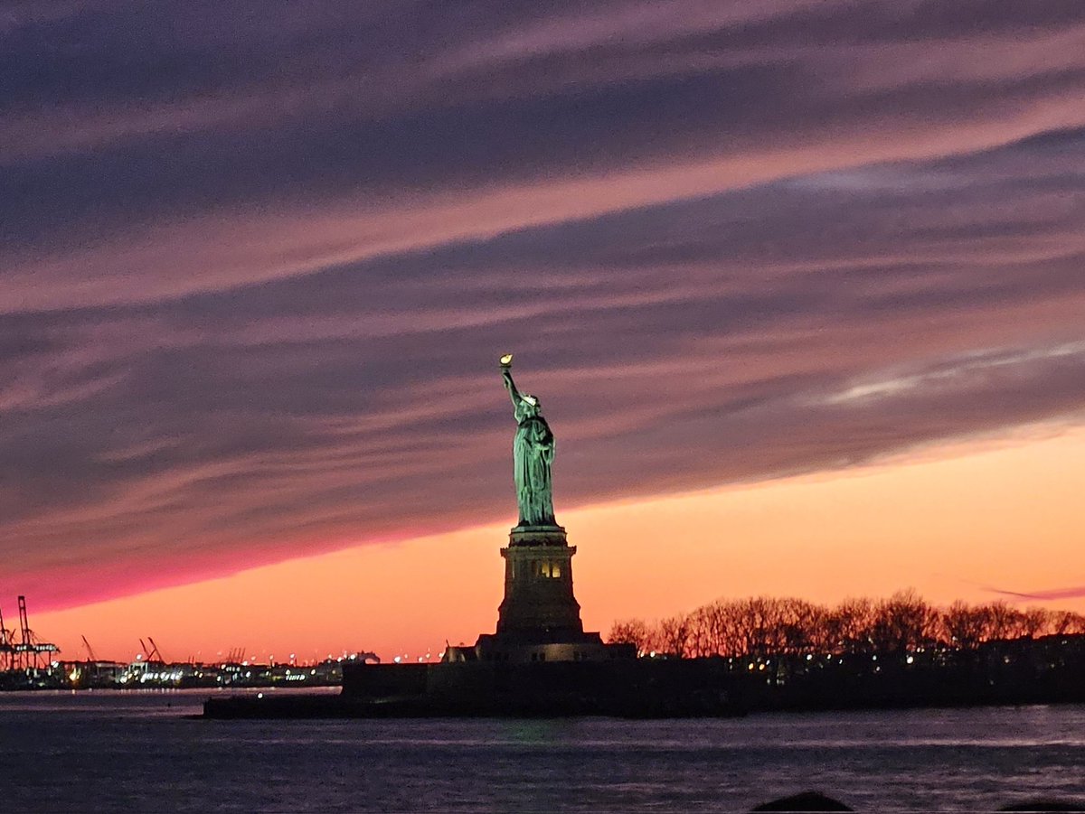 CBBBLUES's tweet photo. @soclist Took this on our last trip to NYC. https://t.co/v72WLQ1U10
