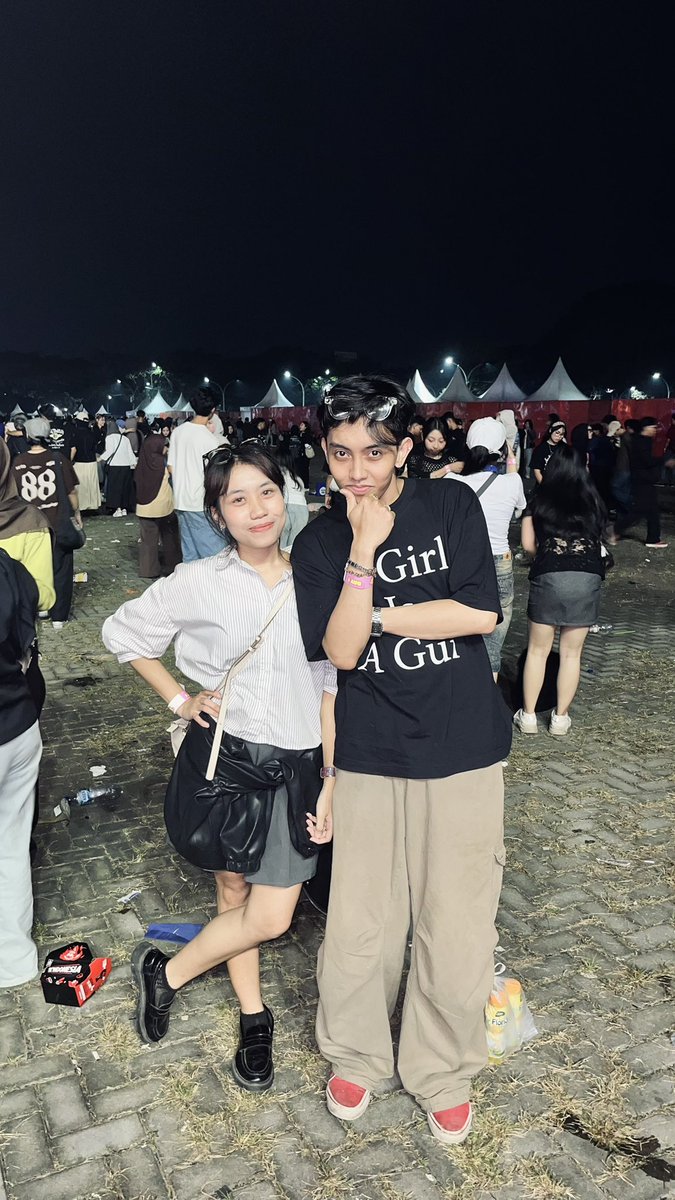 starfallws's tweet photo. seruuu banget nonton konser bareng! 🤍🕊️ https://t.co/Whxv5ulFdX