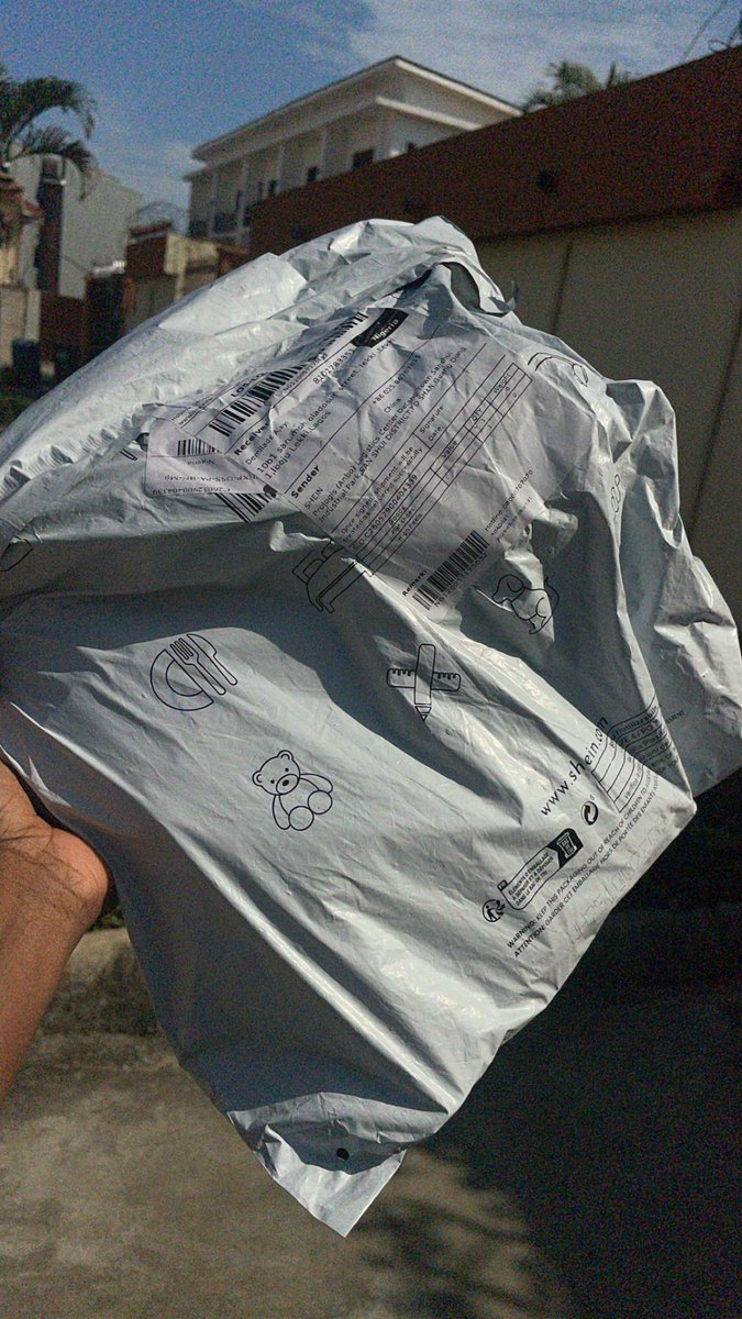 minutesimal_'s tweet photo. My SHEIN package is here🥹

I ordered this on 28th of May and it arrived on 5th of June

Total price: NGN 20,401 (free delivery) https://t.co/HsTnH7EetH
