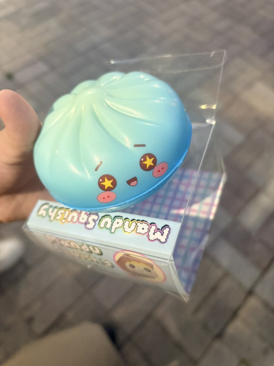 ERRORyvld's tweet photo. 오늘은 친구네집에서 6시간동안 리제로를 보았구요,
렘 닮은 말랑이를 구매했습니다 (렘닮은거 ㅇㅈ?) https://t.co/gQKoi99run