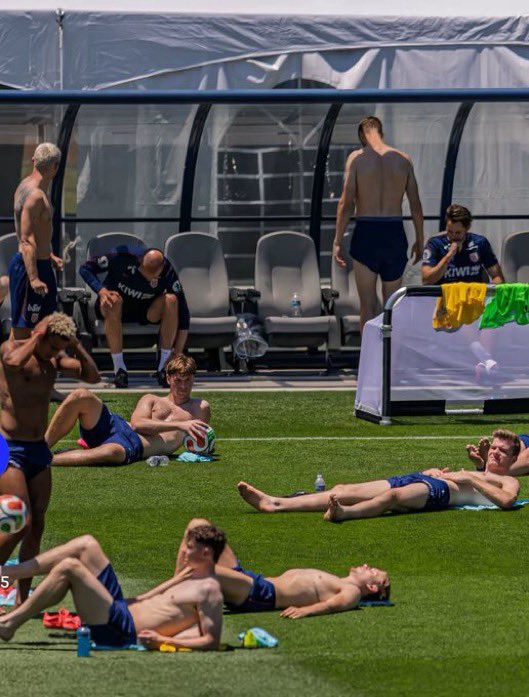 usmntonly's tweet photo. Norway getting used to the sun in the United States ahead of the World Cup 😂 https://t.co/wYAVvDWQjh